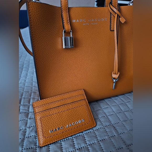 Marc Jacobs Mini Grind Tote with The Groove Card Case - Picture 9 of 10